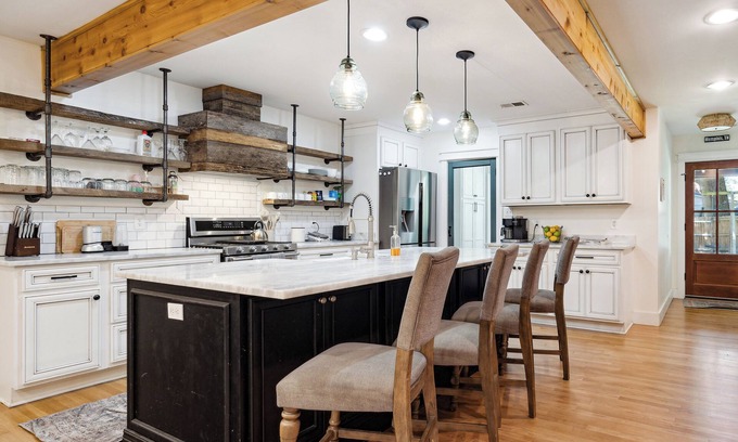Memphis House | Rustic Charm~Memphis' One & Only