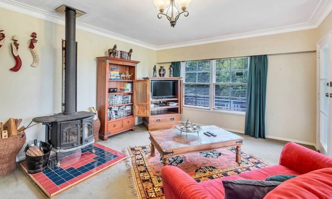 St. Heliers House | Rustic, cosy, fully equipped, close to forests, beaches and CBD.