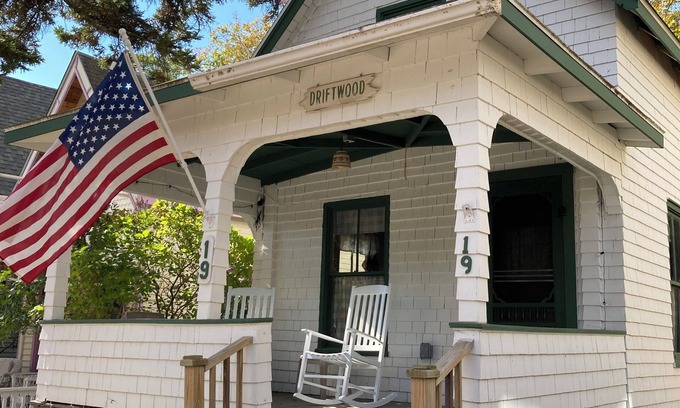 Bayside Cottage | Rustic cottage a block from the water at 19 Broadway, Bayside, Northport w/WiFi