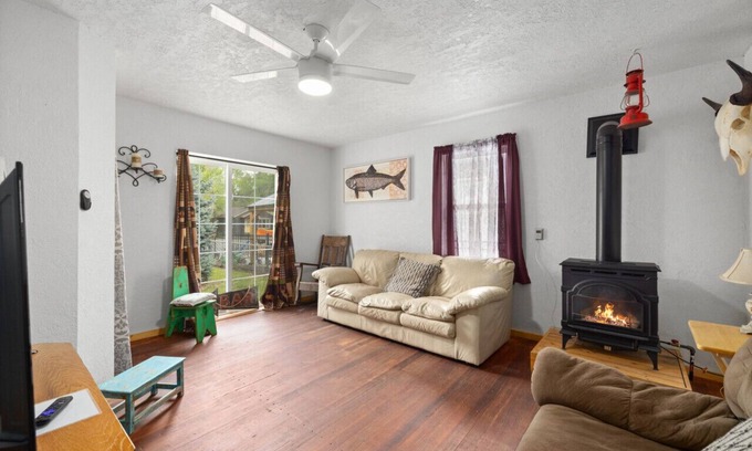 Central - Terry House | Rustic Cottage Cozy & Charming