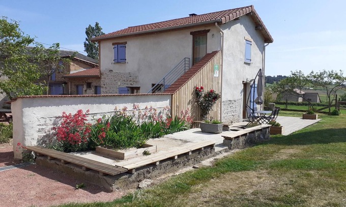 Dance Cottage | Rustic cottage in Amions-Vézelin - 2 bedrooms, all charges included