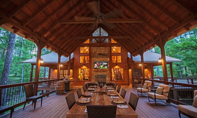 Broken Bow Cabin | Rustic Elegance Meets Luxurious Comforts for Your Ultimate Retreat Experience🌟