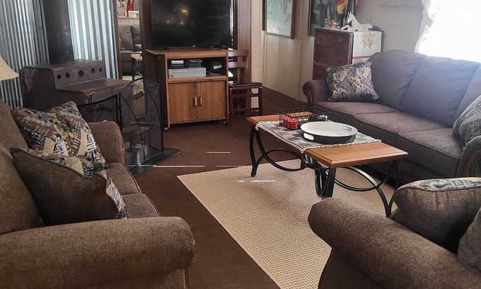La Sal House | Rustic Get-Away Near The La Sal Mountains 35 Miles Southeast Of Moab, Utah.