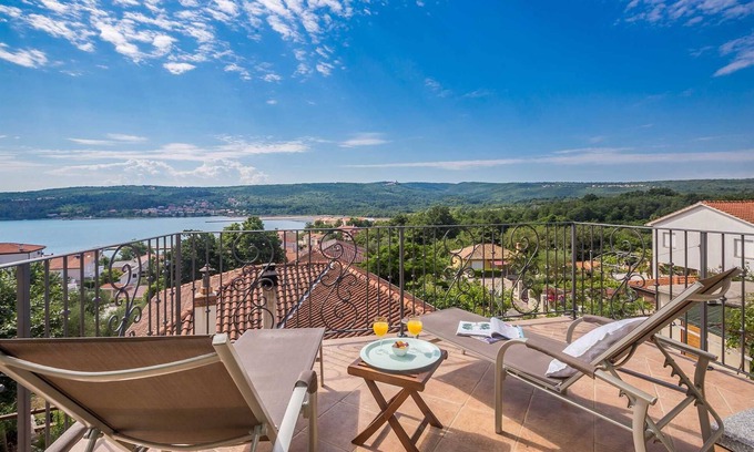 Cizici House | Rustic holiday house KATE