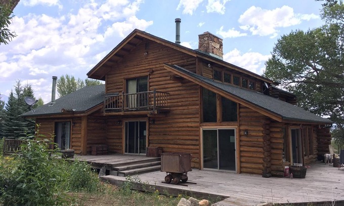 Buena Vista House | Rustic Log Cabin on 3 Elk Creek with views of the Collegiate Range