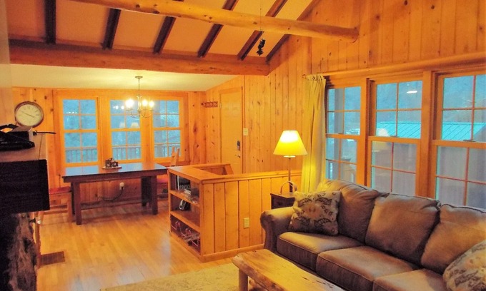 Cascade-Chipita Park Cabin | Rustic modern1928 Cabin in the heart of the Pikes Peak region.