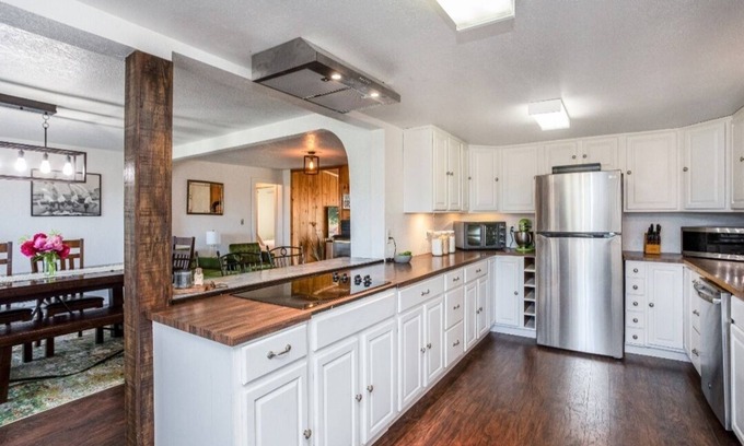 Milton-Freewater Other | Rustic modern farmhouse. Enjoy the peace and privacy of Uribe farm.