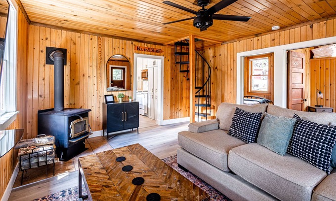 McCall Cabin | Rustic Mountain Retreat