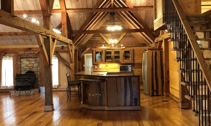 Lake Charles House | "Rustic Retreat" Timber Frame near Sam Houston Jones State Park & Casinos