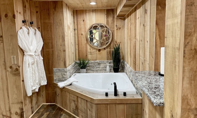 Lexington Cottage | Rustic Romantic Ridgeview Cottage at Autumn Ridge
