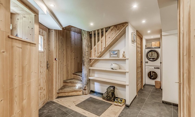 Les Brevieres Ski Chalet | Rustic Savoyard chalet for 12 in Tignes, near slopes