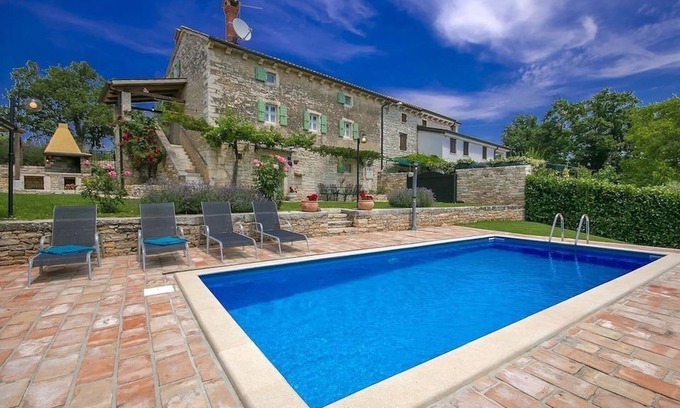 Groznjan Villa | Rustic villa Casa Mazuli with pool in Grožnjan