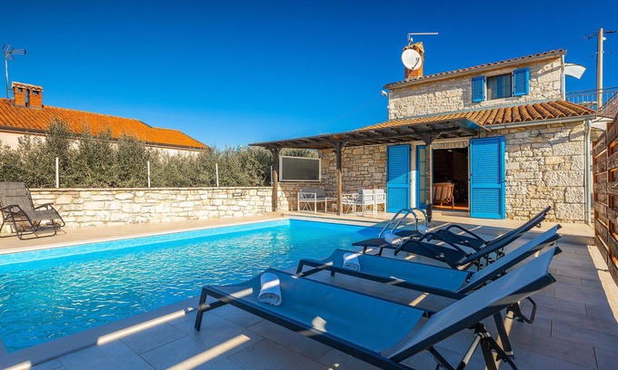 Visnjan Villa | Rustic villa casa Nadalina with pool in Visnjan