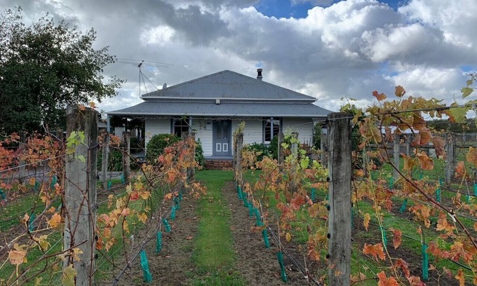 Martinborough Villa | Rustic Villa close to nearby Vineyards