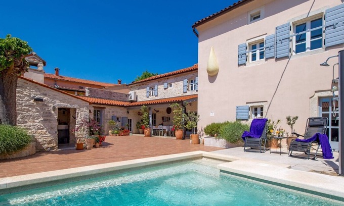 Foli Villa | Rustic Villa Folirantica with pool