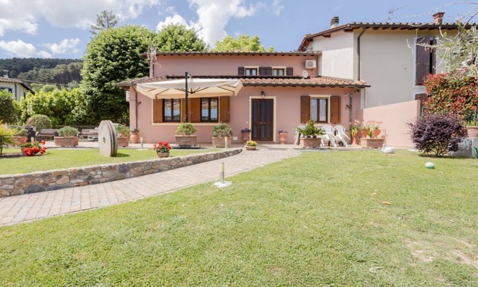 Vorno Apartment | Rustic Villetta with Garden, Pool and Parking