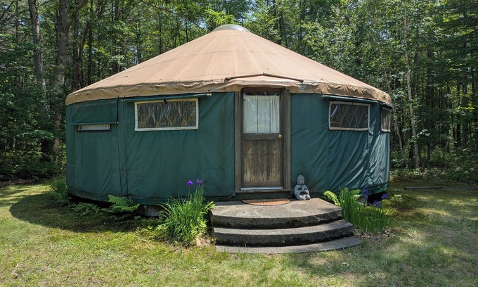 Kennebunk Cottage | Rustic Yurt with Modern Amenities Close to Beaches