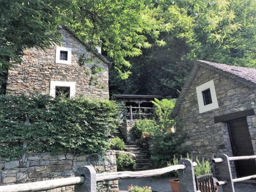 Riazzino House | Rustico Gatto & Topolino by Fewotessin