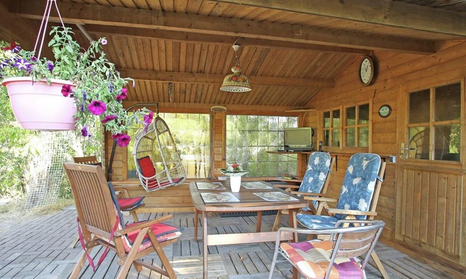 Oberschledorn Apartment | Rustikales Medebach-Ski-Retreat