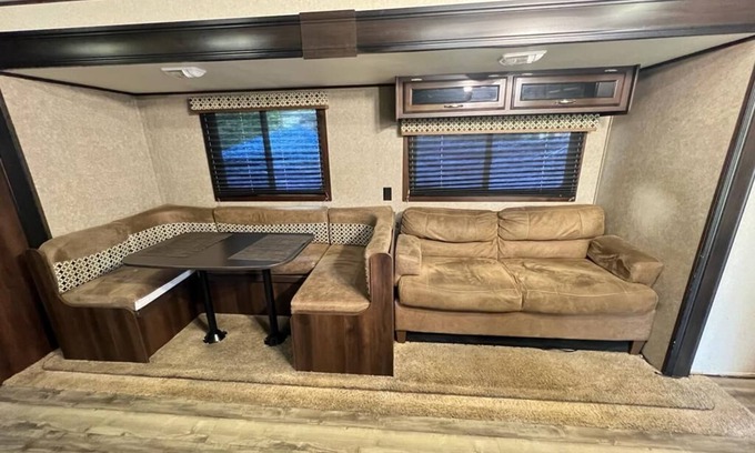 Rural Estates House | RV in a quiet neighborhood