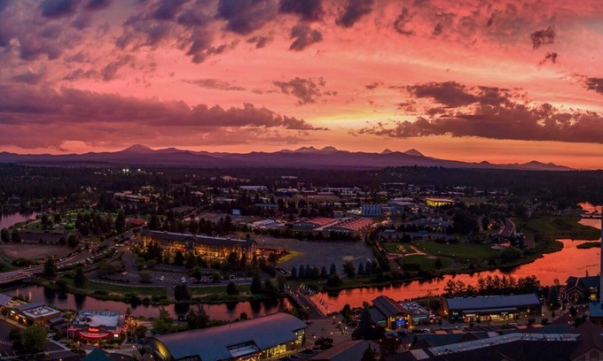 Southwest Bend RV Rental | RV Parking in Bend, near Mt Bachelor and amenities