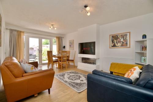 Brownsover House | Rydal Palace Rugby - Charming 2Bed Haven With Free Driveway Parking