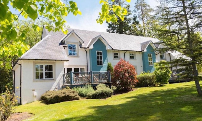 Auchterarder House | Ryder Cup Lodge Duchally - Free access to Leisure Club Swimming Pool Hot Tub Steam Room - Starlink Satellite Internet - Sky Glass Now DOG FRIENDLY for 2025