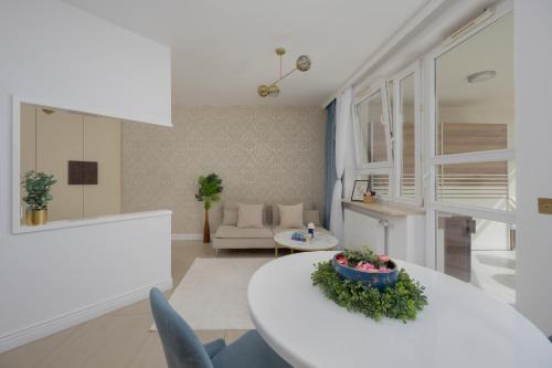 Muranow Apartment | Słominskiego by Solarento