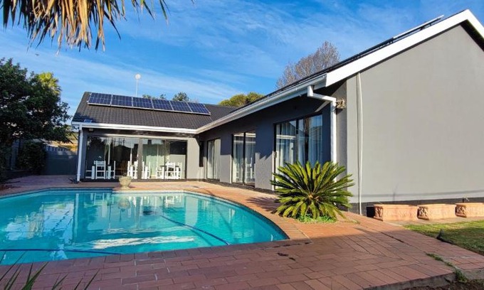 Meyerton House | S & S Village Guest House