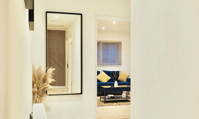 Rushmoor District Apartment | SA Today Farnborough (Fibre Wi-Fi & Netflix)!