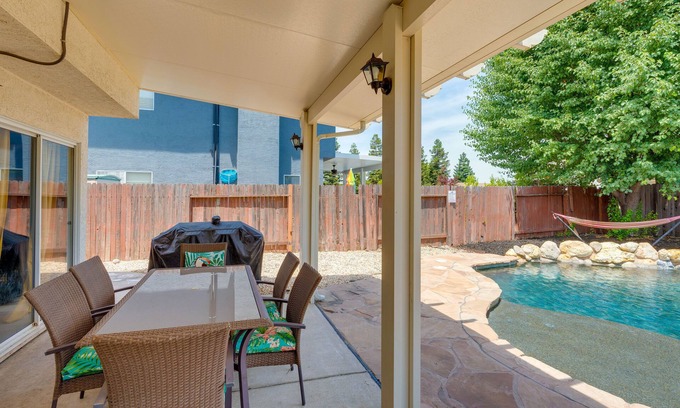 Sacramento House | Sacramento Home w/Fire Pit: 15 Mi to Downtown!