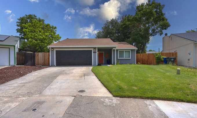 Southeastern Sacramento House | Sacramento Retreat w/Pool, Tub, & Backyard Golf Oasis