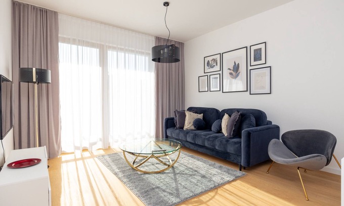 Mokotow Apartment | Sadyba Purple Luxury Apartment