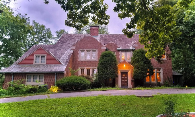 Decatur House | Safe, Historic Neighborhood in Decatur, IL: Serenity Suite at .