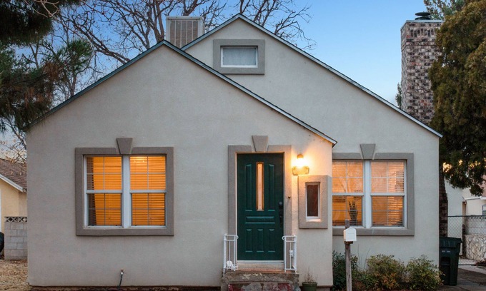 Carlsbad House | Sage Cottage: Cozy & Serene/Sleeps 6/Huge Yard!