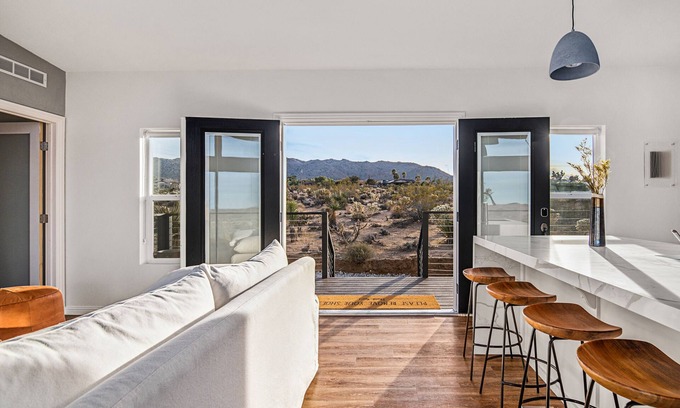 Joshua Tree House | 🌵 Sagebrush Bungalow - Modern Retreat w/Hot Tub, Fire Pit and BBQ! 🌵