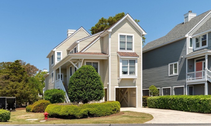 Manteo House | Sailfish Point 1 - Large Canal-Front Home
