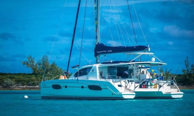 Rokers Point Boat Rental | Sailing Catamaran from Exuma island