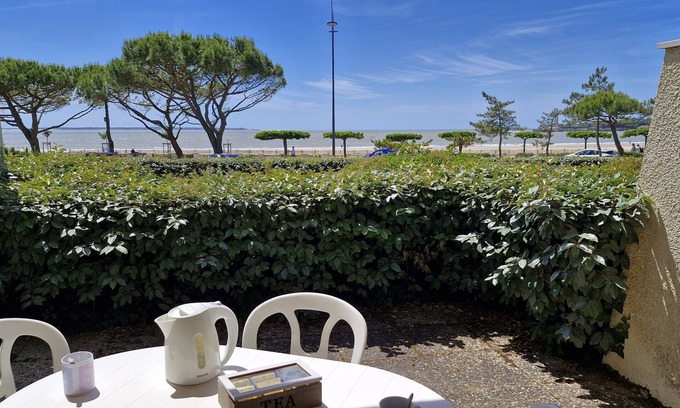 Saint-Georges-de-Didonne Apartment | Saint Georges de Didonne - SEA VIEW for this COSY STUDIO on the ground floor