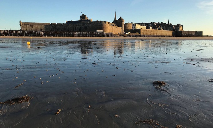 Intra Muros Apartment | Saint-Malo Intra-Muros - T4 - Bourgeois building - Old world charm