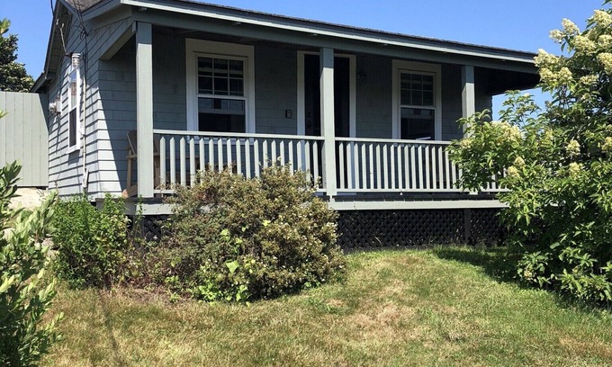 Little Compton House | Sakonnet Point water view cottage with 8 minute walk to idyllic private beach .