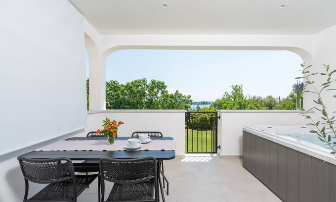 Cervar House | Saladinka with Whirlpool