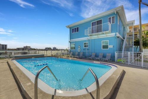 Clearwater Beach Resort | Saltwater Hideaway - Waterfront Resort - Coral Resort #E-2