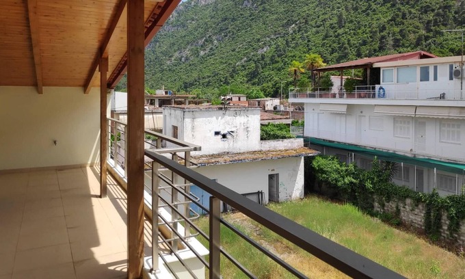 Kamena Vourla Apartment | Samaras Apartments - Mountain View Attic