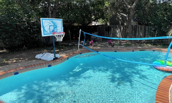 San Antonio House | San Antonio Getaway near Sea World and Fiesta Texas