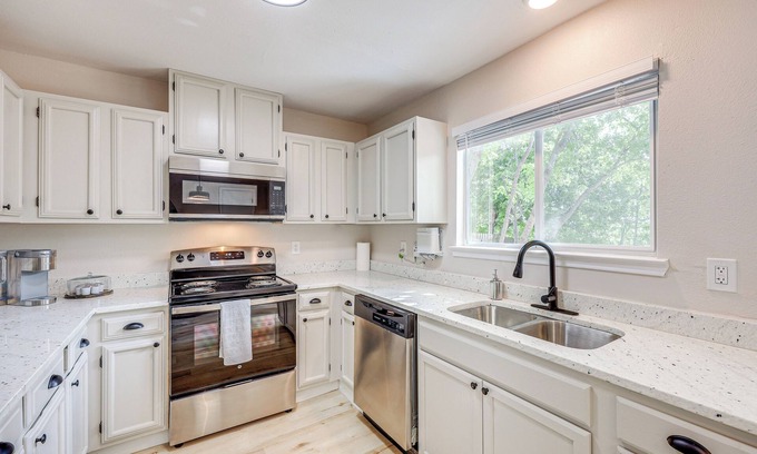 Wetmore House | San Antonio Vacation Rental: 11 Mi to River Walk!