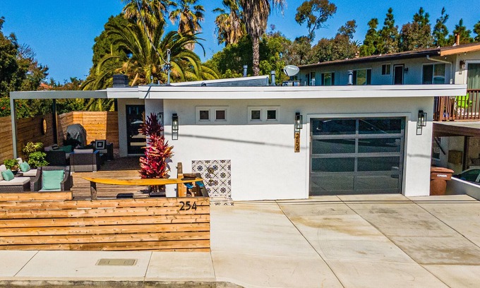 San Clemente House | San Clemente Beach House is only a 5min Walk To The Pier, Beach, And Restaurants