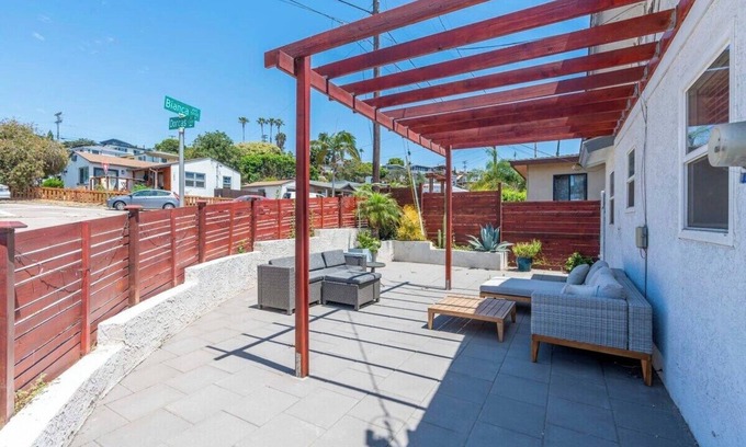 Morena House | San Diego Luxury: A Classic Home with Modern Feel