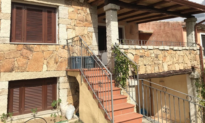 Buddittogliu Straulas House | San Teodoro: three-room apartment with garden