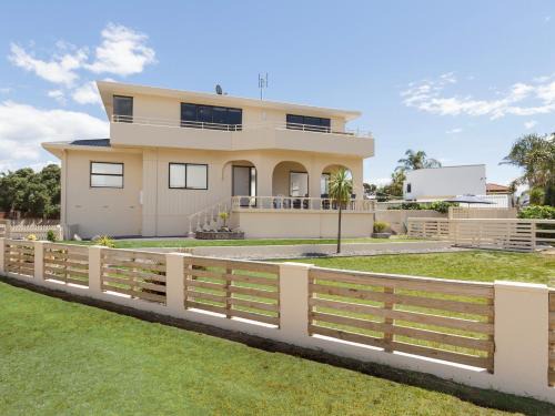 Mount Maunganui House | Sand Castles - Mount Maunganui Holiday Home